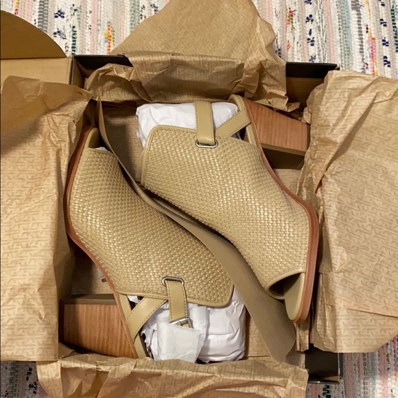 NIB Frye Dani Woven Shield Bootie in Cream size 11 - Picture 3 of 5